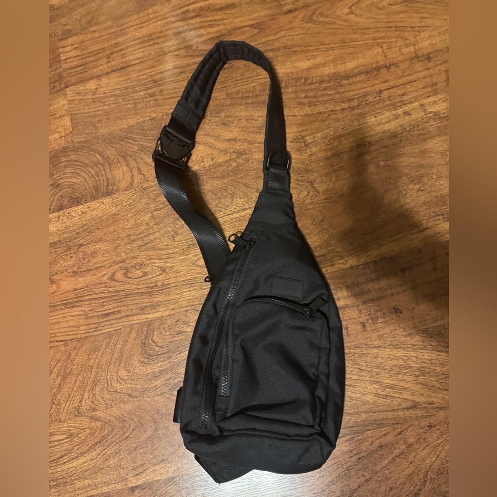 Vera Bradley sling bag